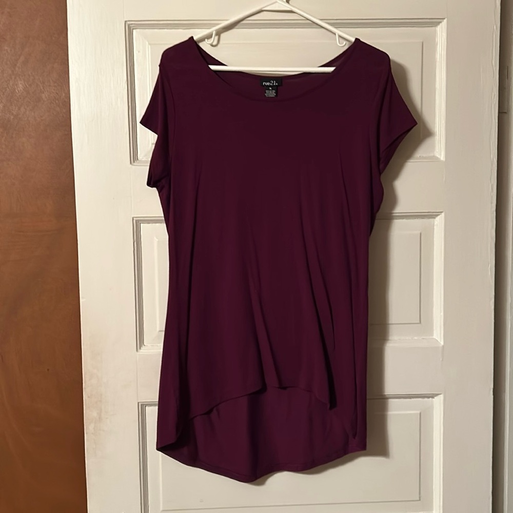 Rue 21 short sleeve tee shirt, burgundy size XL, worn 1 time excellent cond